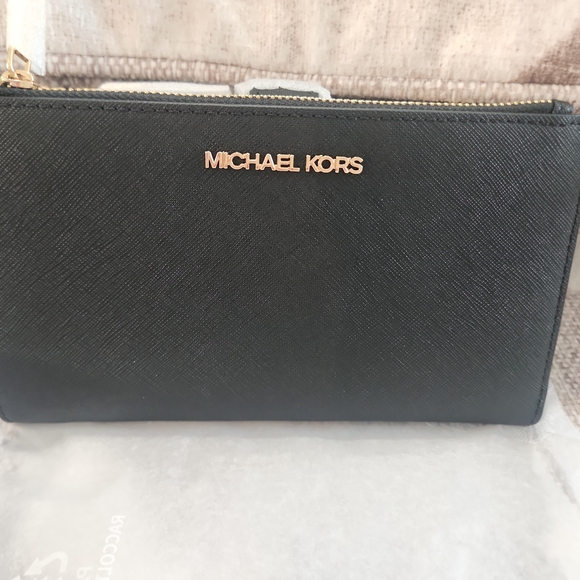 Michael Kors Elegant Black Wallet - Picture 1 of 5